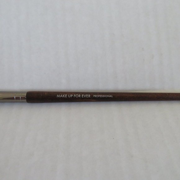Make Up Forever, SHADER BRUSH - MEDIUM - 226, NWOT - Picture 3 of 5